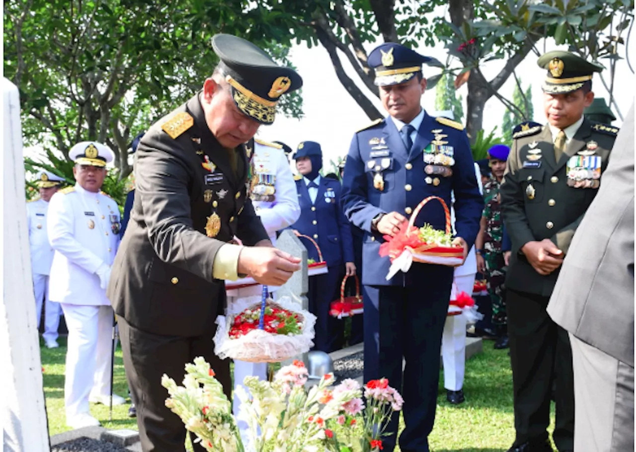 Menjelang HUT ke-79 TNI, Jenderal Maruli Berziarah di TMP Kalibata