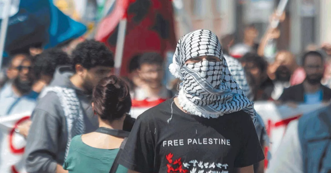 Roma, il corteo anti Palestina &#034;come a Genova&#034;: intifada in piazza, a cosa puntano