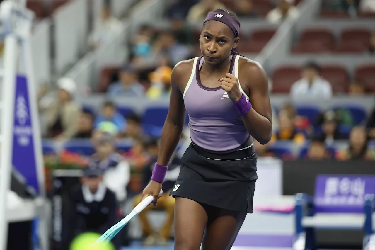 Coco Gauff advances to semifinals at China Open after carrying opponent's bags off court