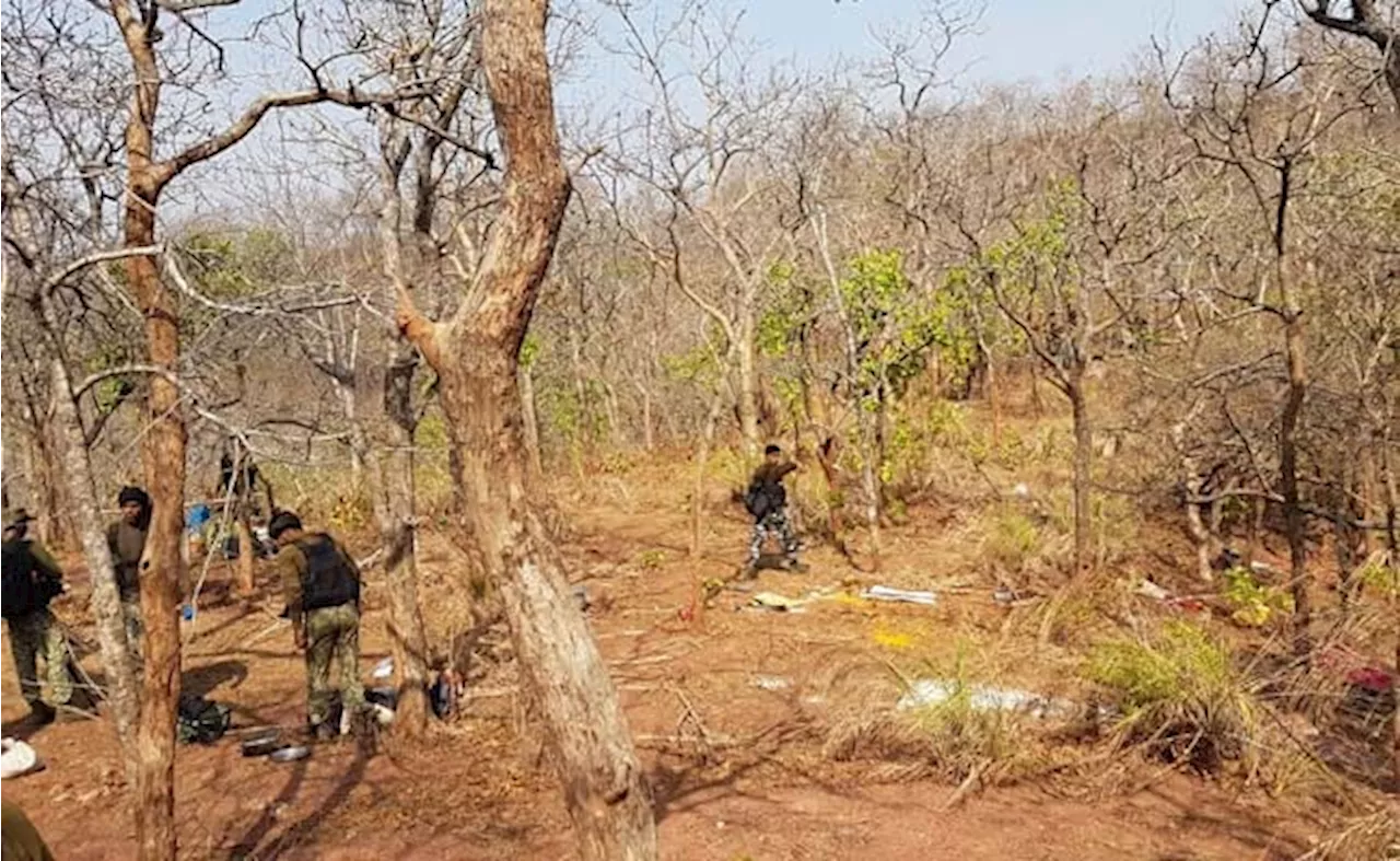 छत्तीसगढ़ के बस्तर में सुरक्षाकर्मियों के साथ मुठभेड़ में 30 नक्सली ढेर, AK-47 राइफल समेत कई हथियार बरामद