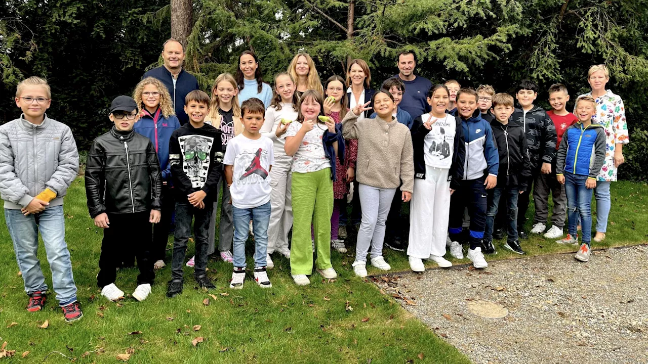 Erste Fischamender Schüler besuchten den neuen Schulgarten