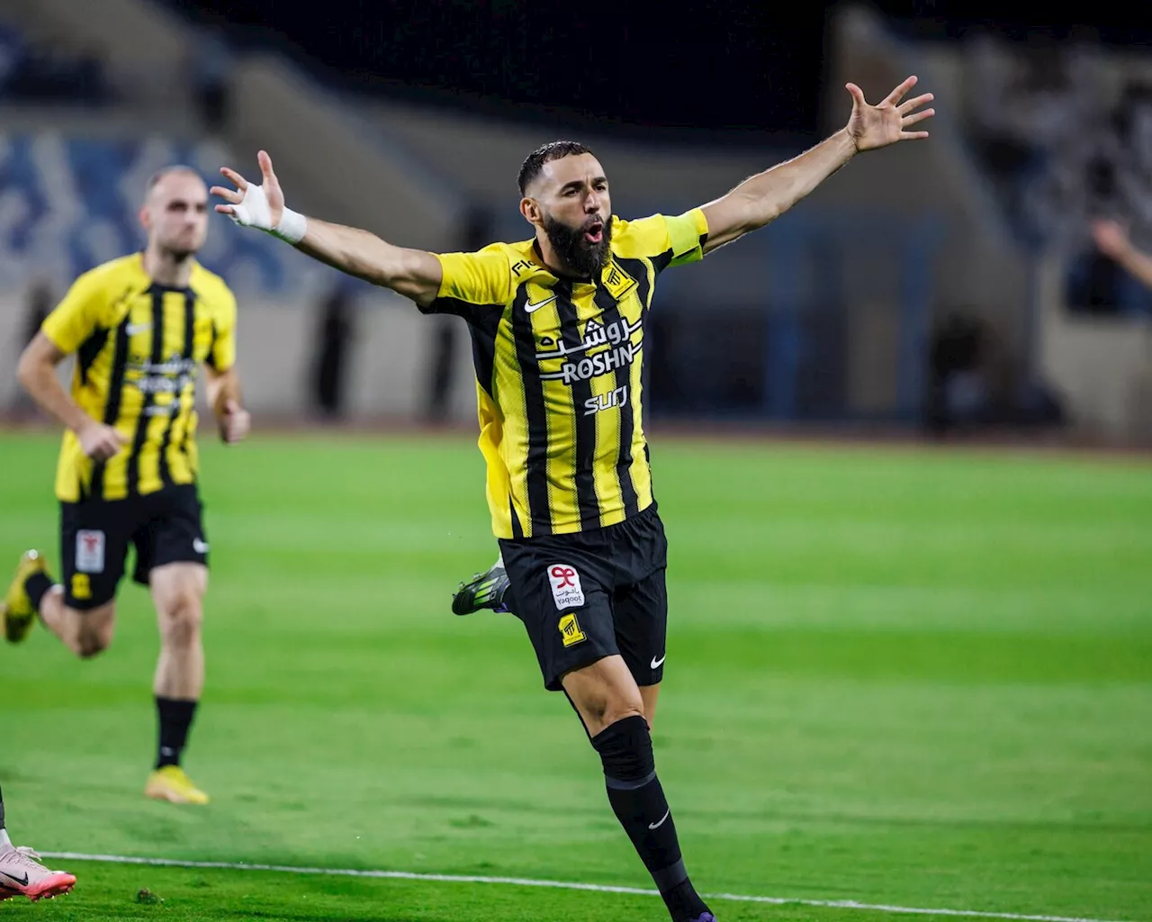 الاتحاد يتخطى عقبة الأخدود ويزاحم الهلال على صدارة الدوري السعودي