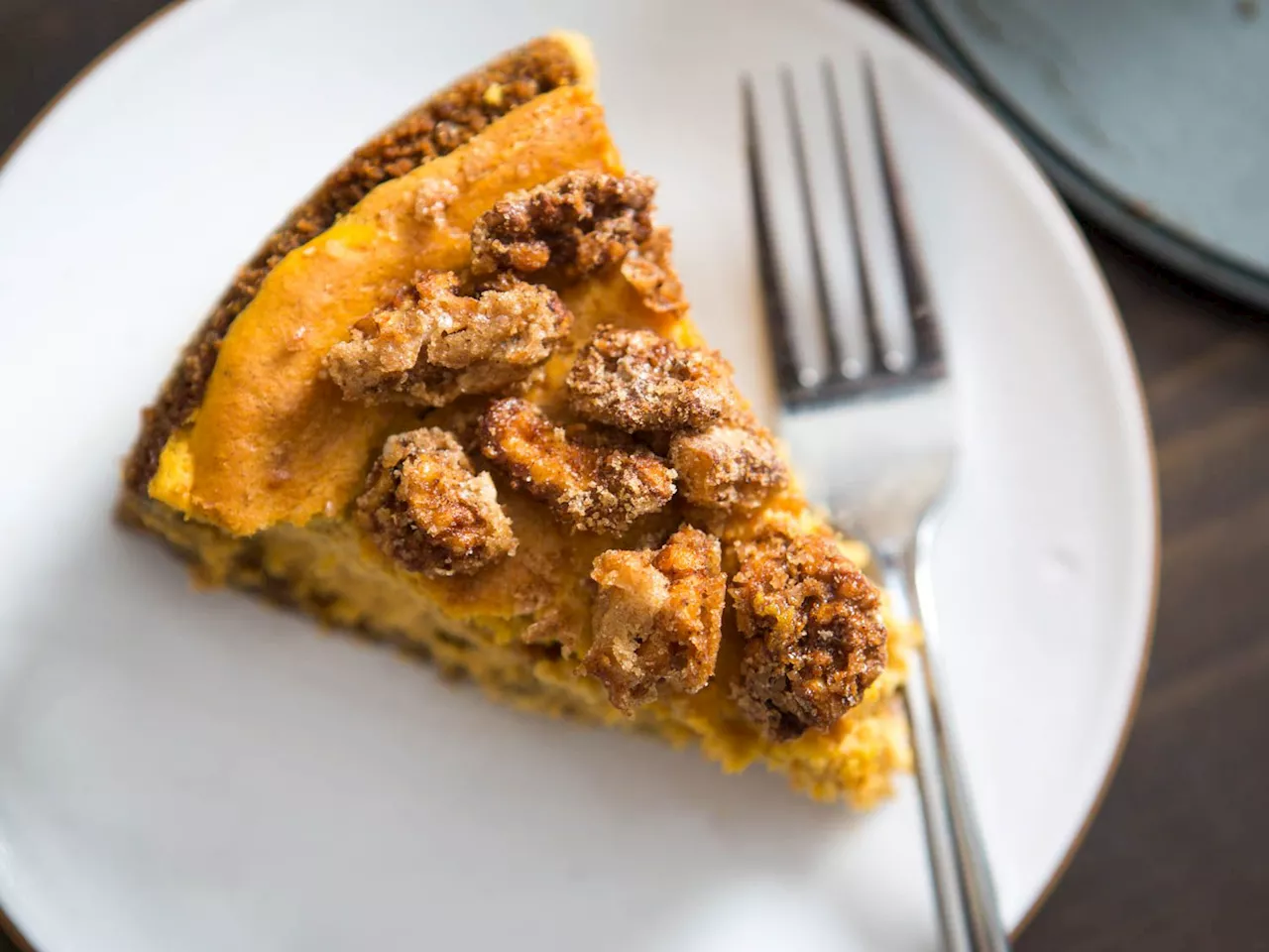 Step-by-Step: How to Make a Pumpkin Cheesecake With a Gingersnap Crust