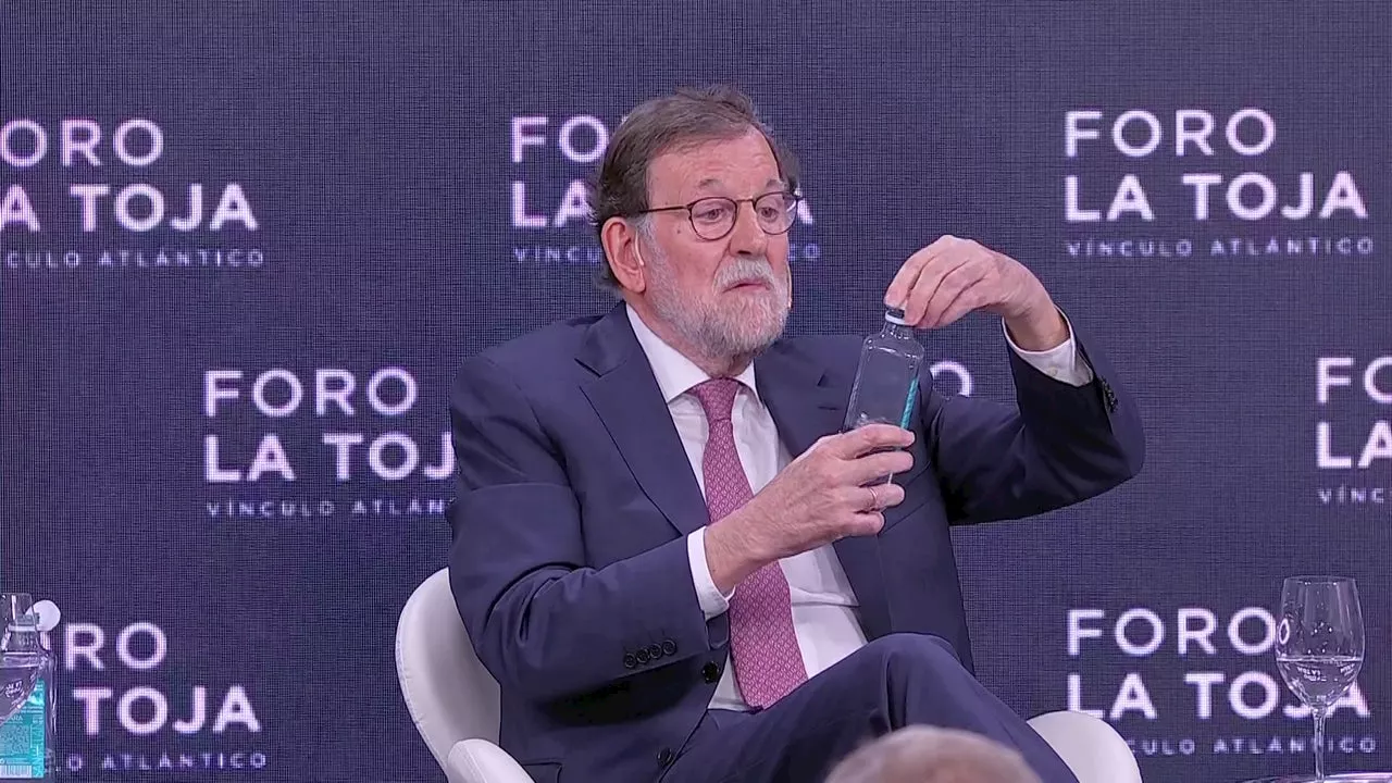 Rajoy, contra los nuevos tapones de botellas que evitan la contaminación: 'Me puse hecho un circo'