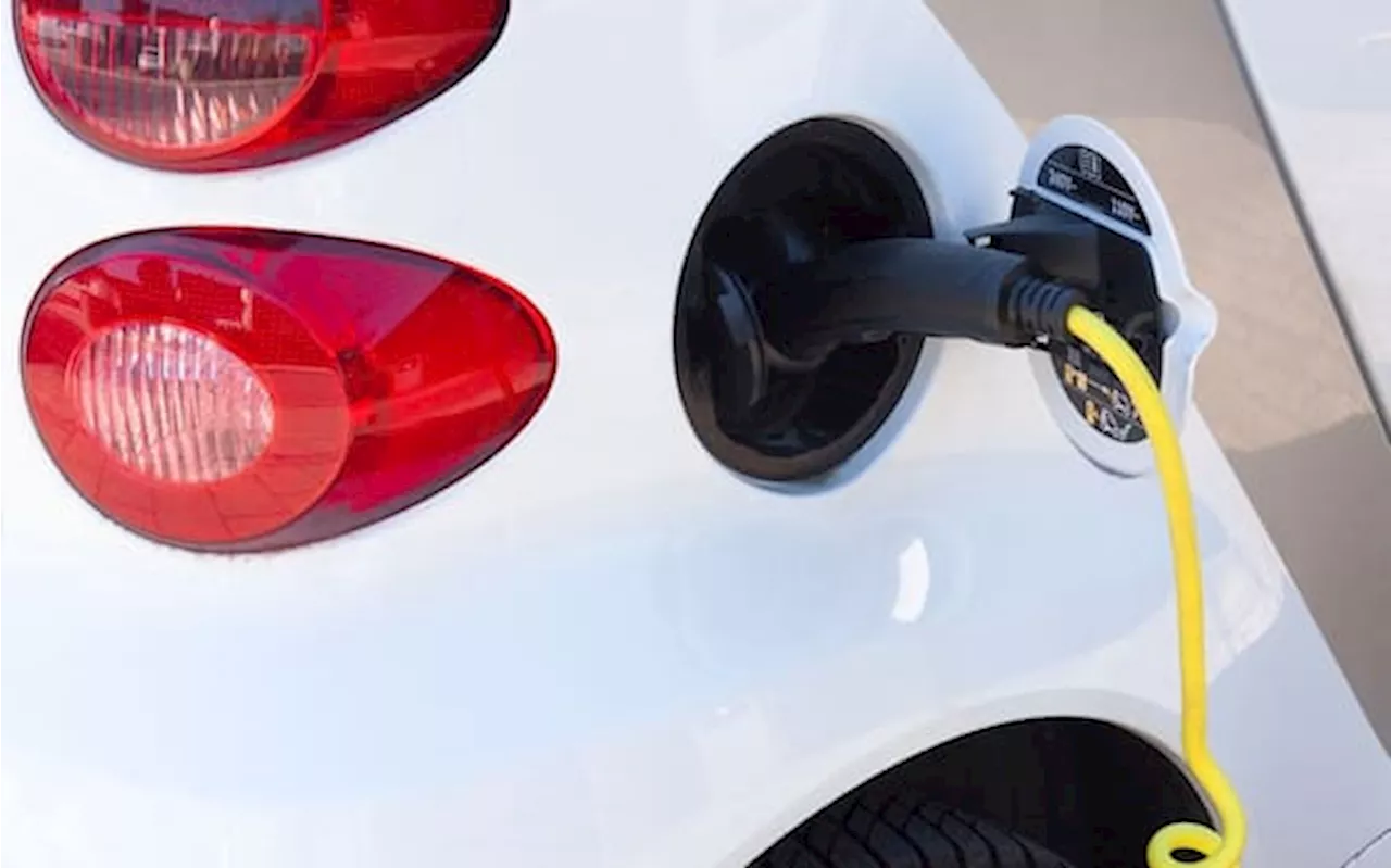 Auto elettriche cinesi, l'Unione Europea approva dazi fino al 45%