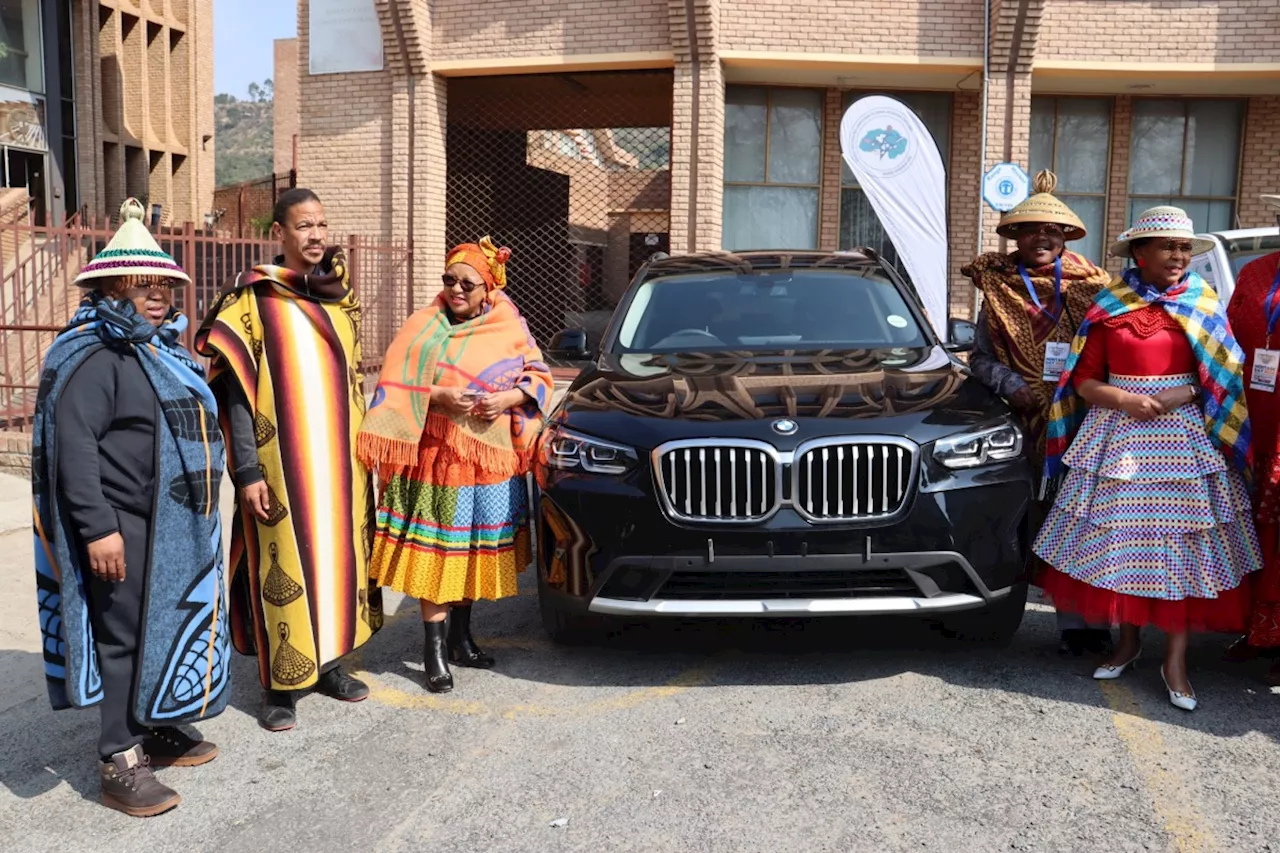 South African traditional leaders honoured with cars as gifts