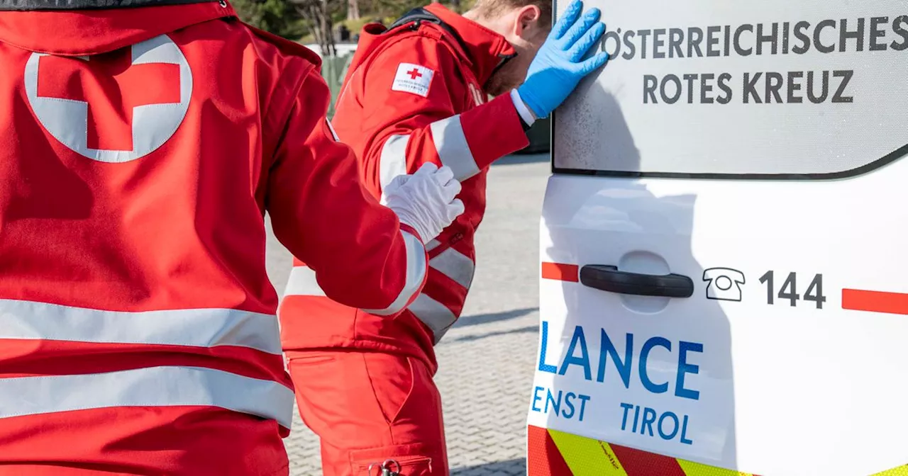 Alkolenker landete im Zillertal am Dach: Gegenverkehr konnte gerade noch ausweichen