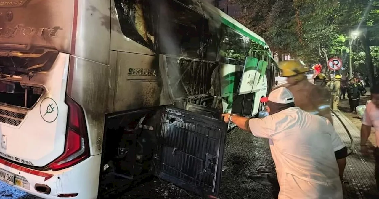  Bus intermunicipal se incendió en la vía entre San Gil y Bucaramanga