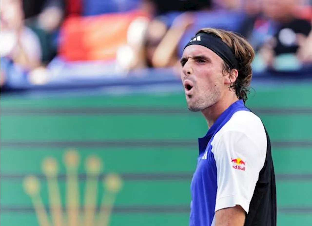 Tsitsipas y Medvedev lideran serie de triunfos en el Masters de Shanghái