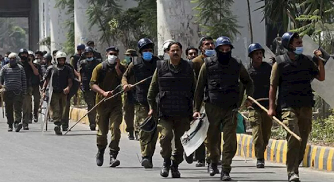 Police foil PTI lawyers protest near GPO Chowk Lahore, several held