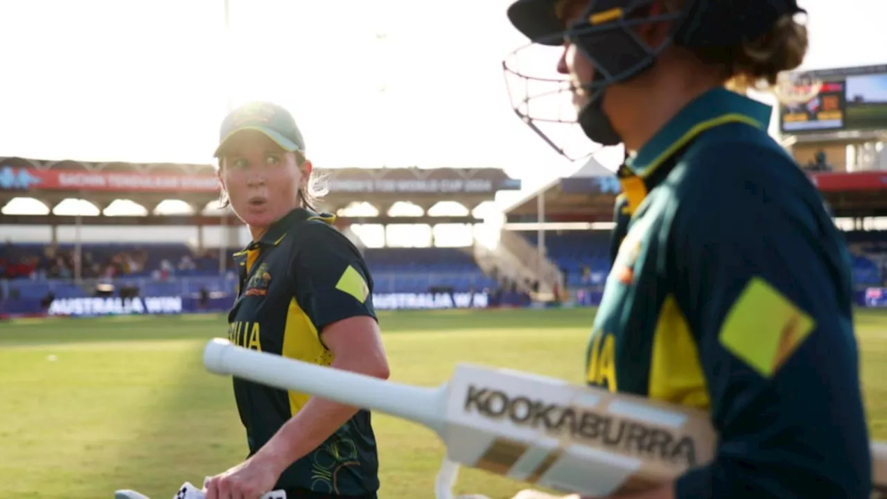 Aussies ‘suck it up’ to start T20 World Cup defence with a win over Sri Lanka