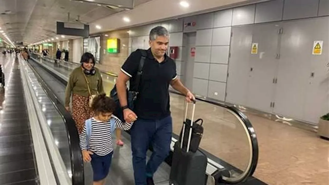 «مصر للطيران» تنقل 286 مصريًا عالقين في لبنان إلى أرض الوطن.. صور