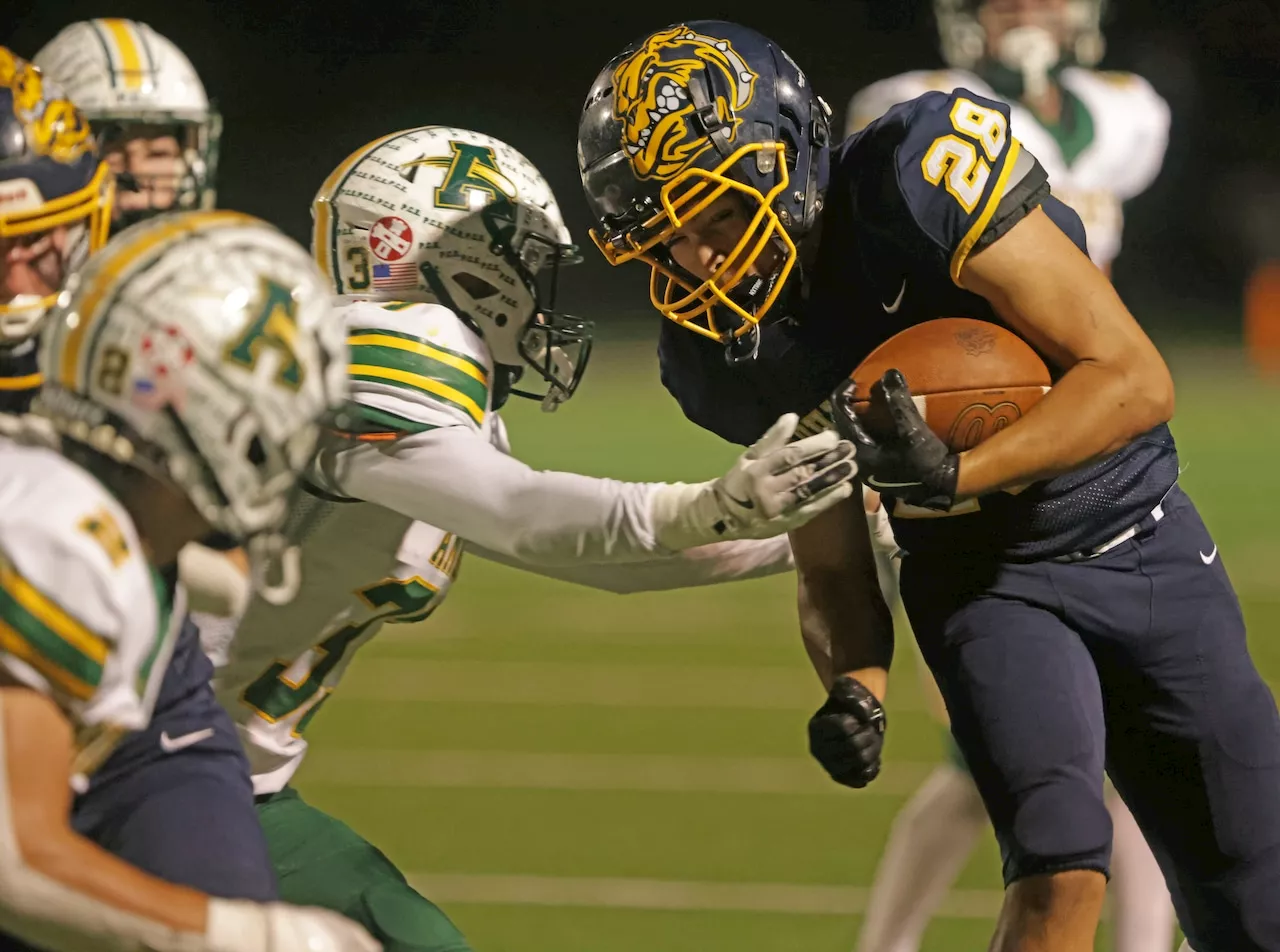 Amherst vs. Olmsted Falls football: Bulldogs run rampant for big win over Comets
