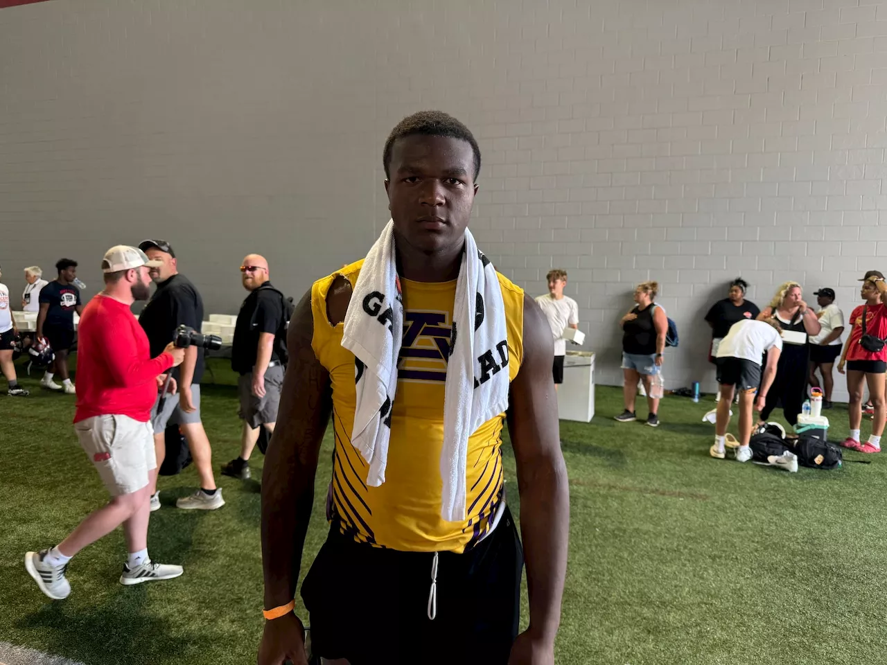 Five-star Ohio State defensive line target reclassifies to 2025 class