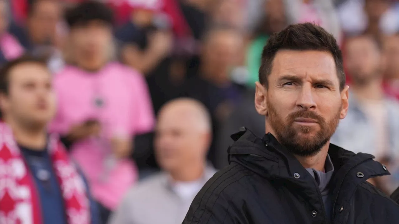 Inter Miami star Lionel Messi draws a crowd for arrival at Toronto's BMO Field