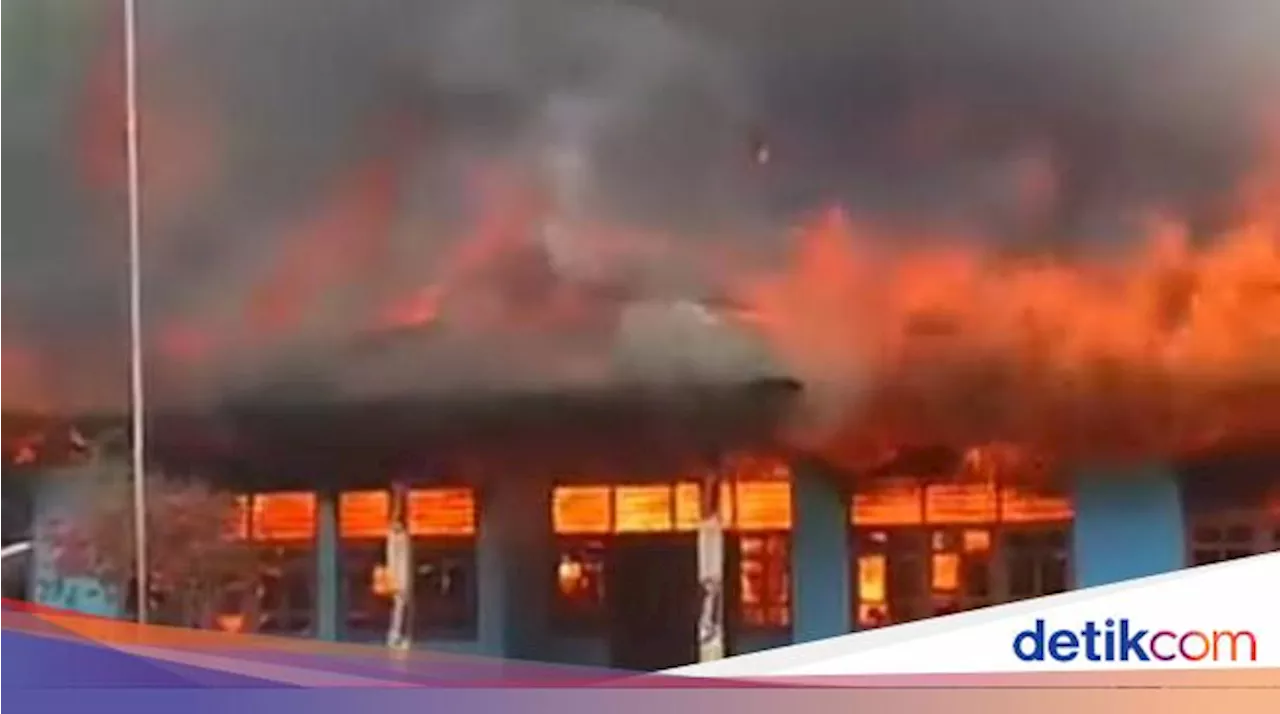 Duduk Perkara Kepala Kampung di Raja Ampat Bakar Kantor Distrik Waigeo Utara