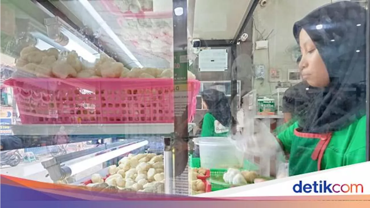 UMKM Pempek-Kue Basah di Palembang Kebanjiran Order Jelang Pilkada 2024