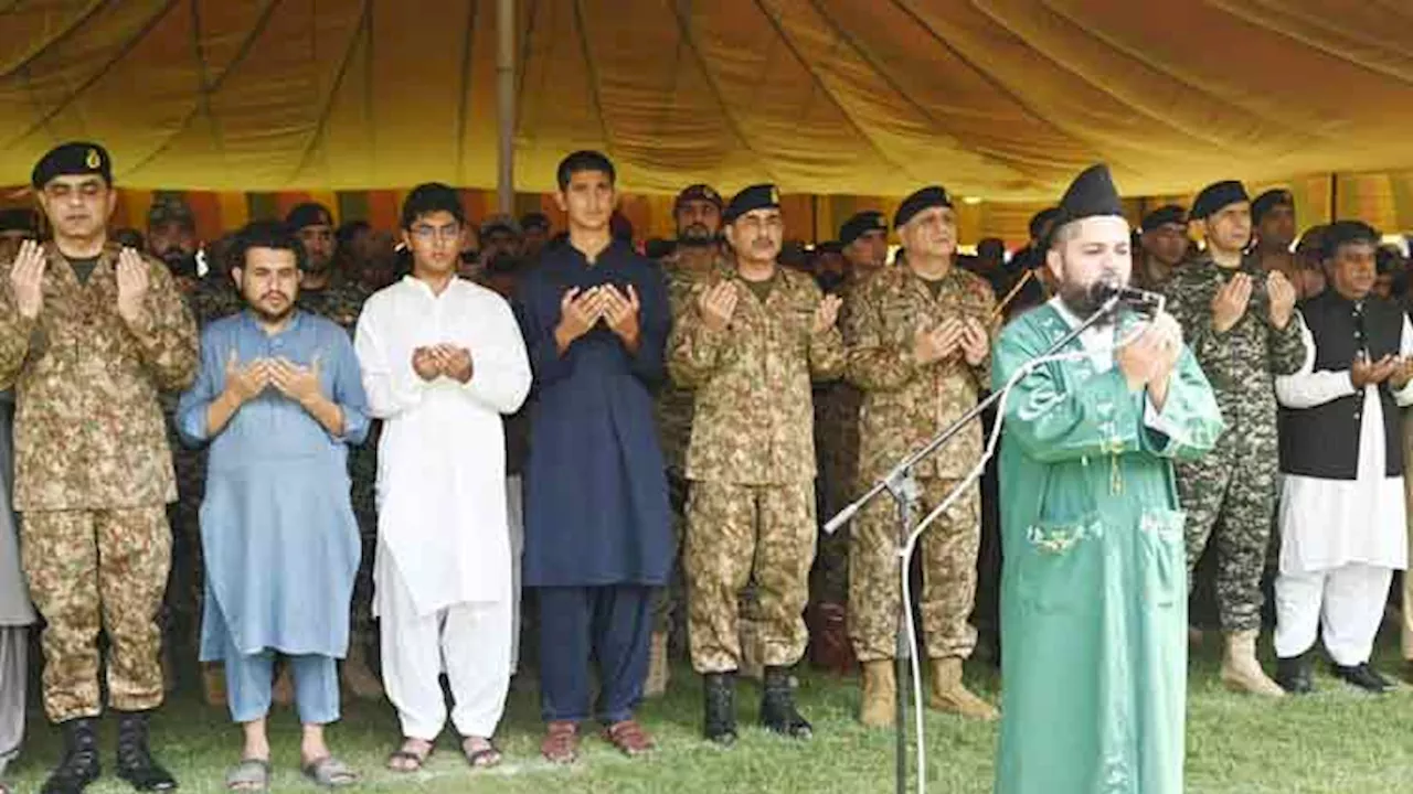 Funeral prayers of martyred soldiers offered in Peshawar