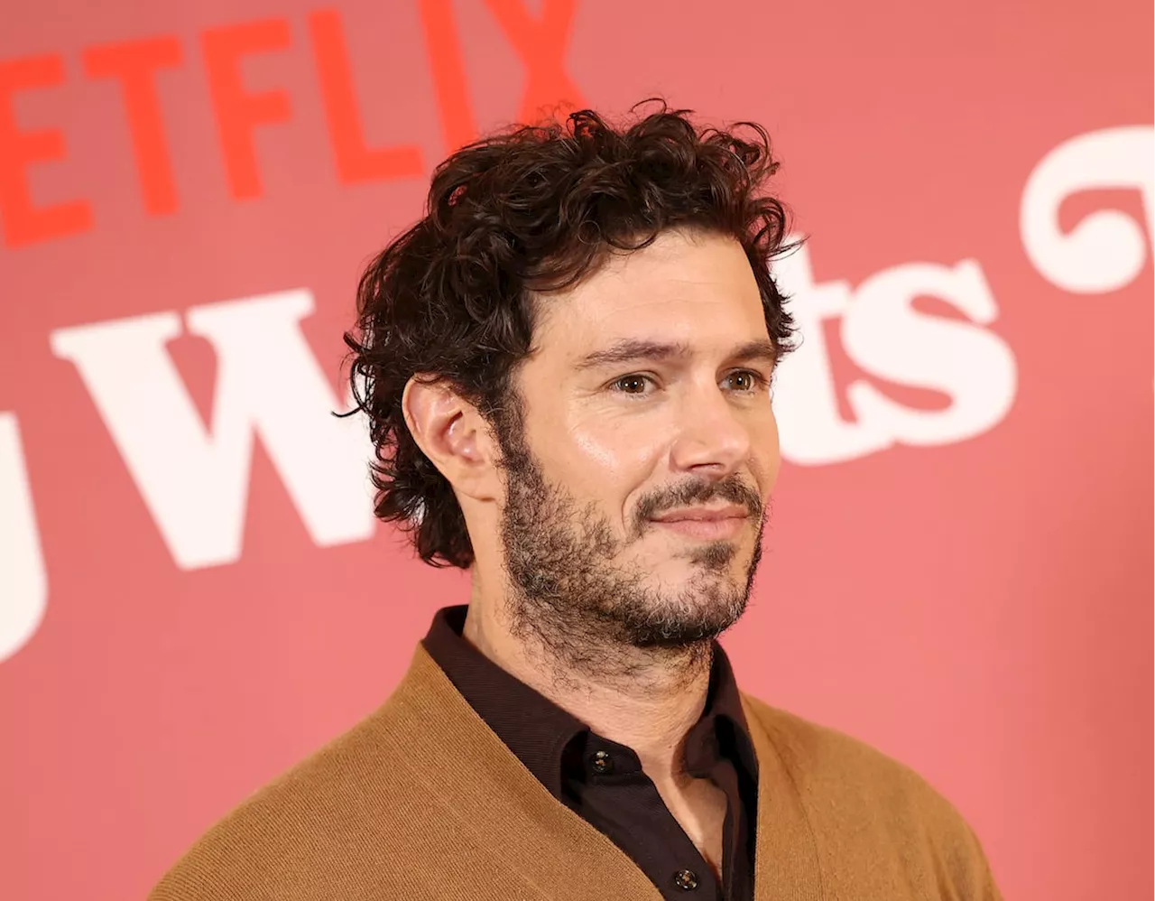 El regreso triunfal de Adam Brody, el eterno secundario adorado por los milenial