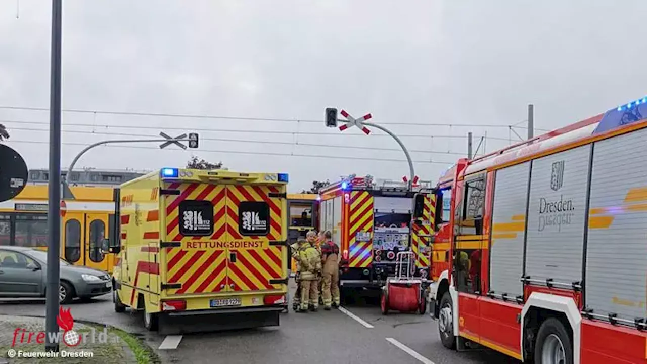 D: Autolenkerin nach Kollision mit Straßenbahn in Dresden schwer eingeklemmt