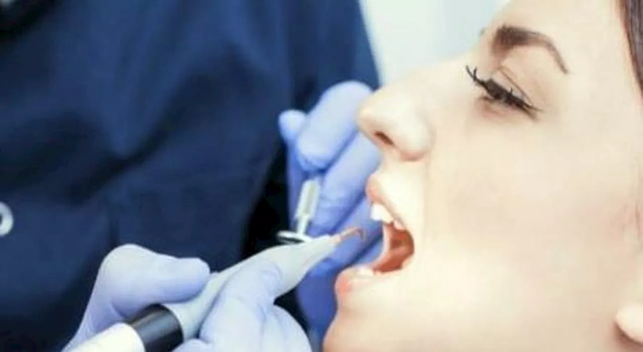 Dentisti, boom a Roma: uno ogni 744 abitanti. «Competizione eccessiva»