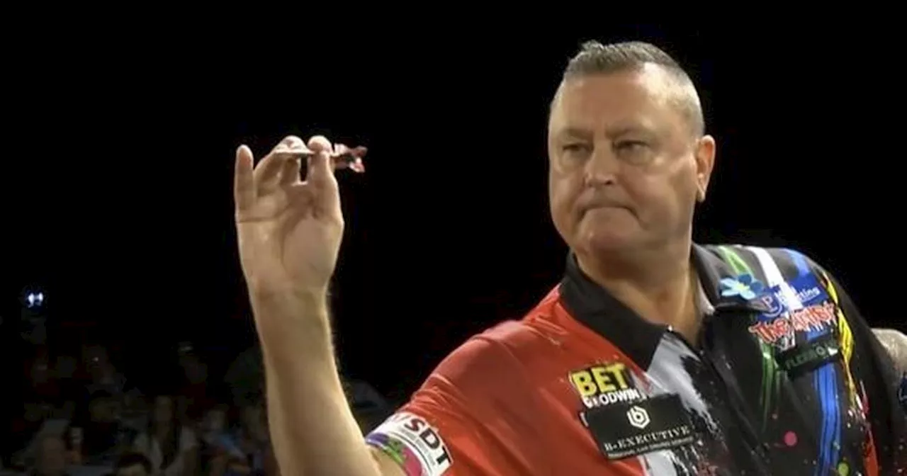 PDC World Champs finalist fights to finish match after struggling to throw dart