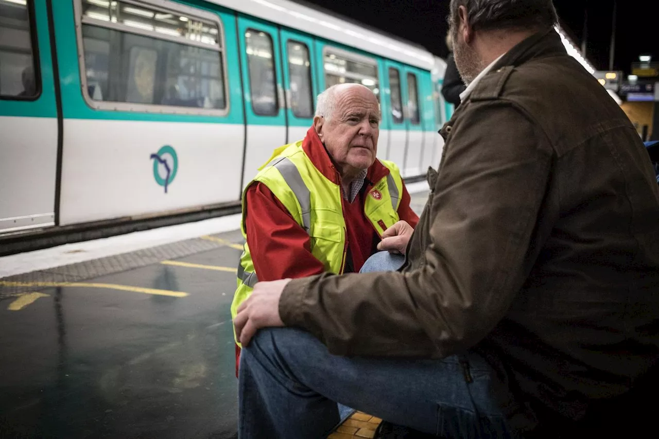 Depuis vingt-cinq ans, Guy Lessieux soigne les sans-abri dans la rue