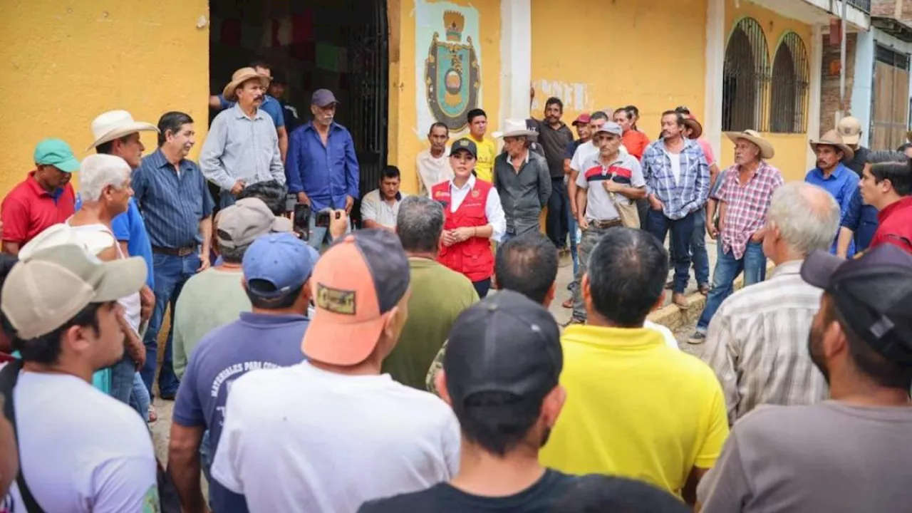 Evelyn Salgado lleva ayuda humanitaria a Jaleaca de Catalán en la sierra de Chilpancingo