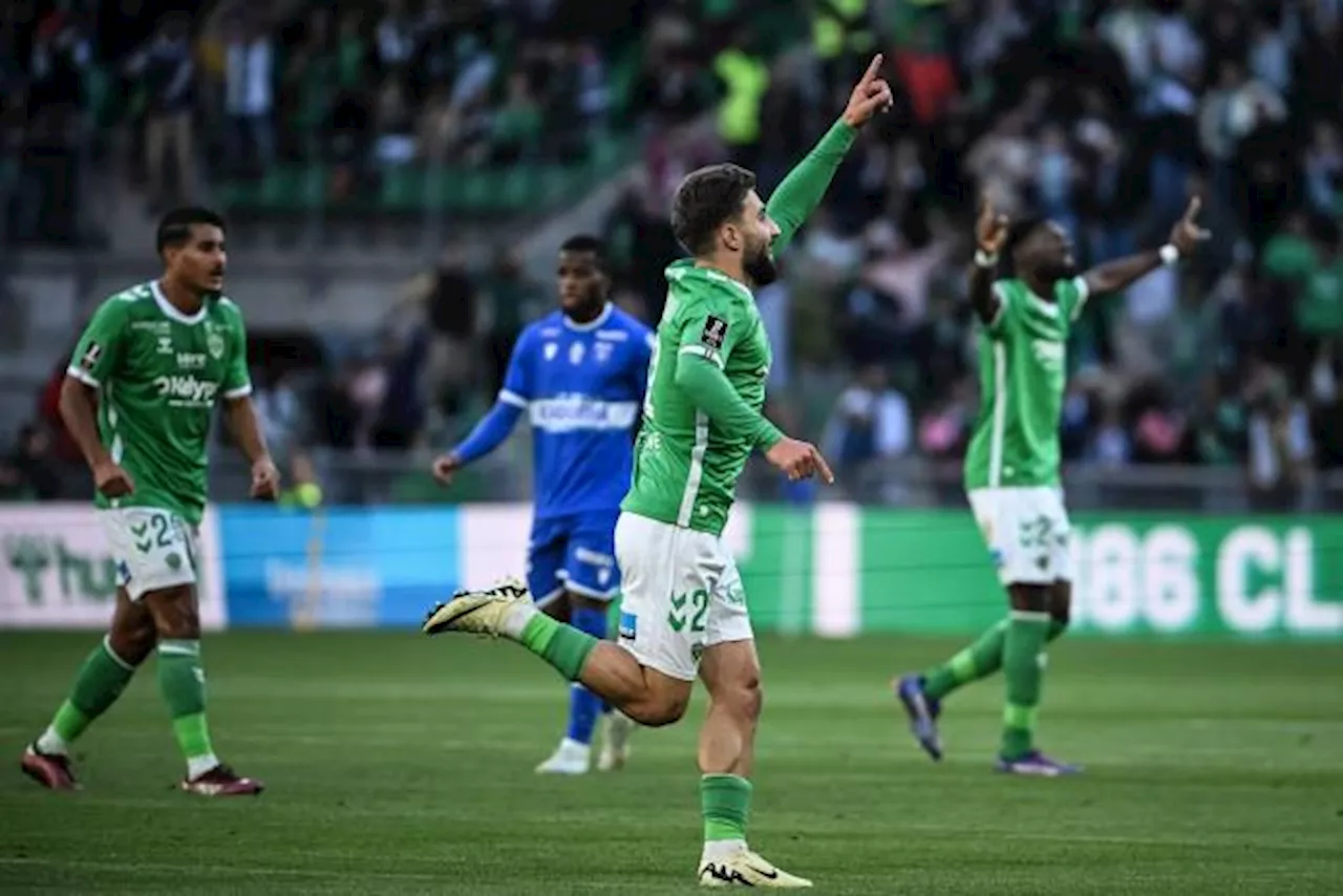 Trois buts de Davitachvili offrent la victoire à Saint-Etienne contre Auxerre