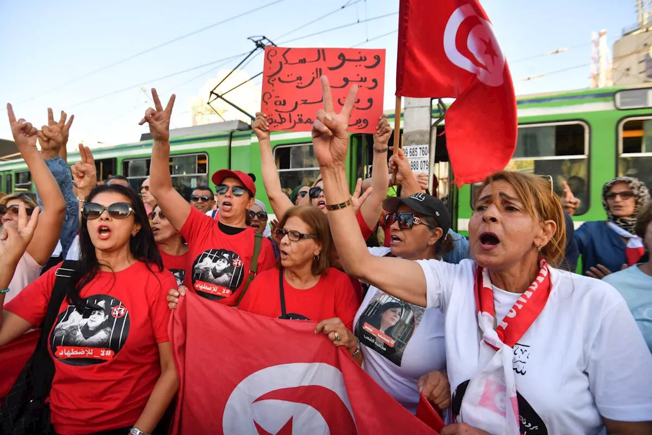 En Tunisie, des centaines de manifestants dénoncent des « libertés piétinées » avant la présidentielle