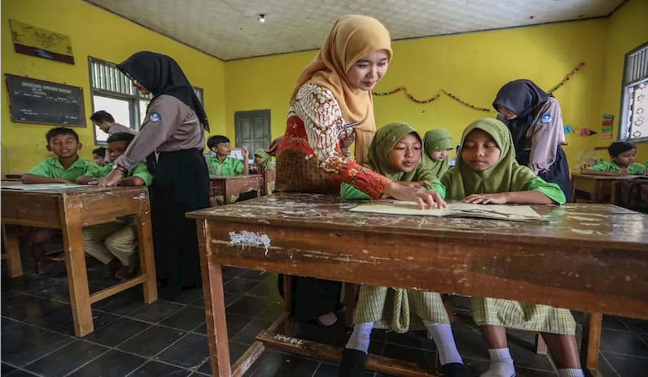 Hari Guru Sedunia, Intip Besaran Gaji Mereka di Indonesia dan Beberapa Negara Lain