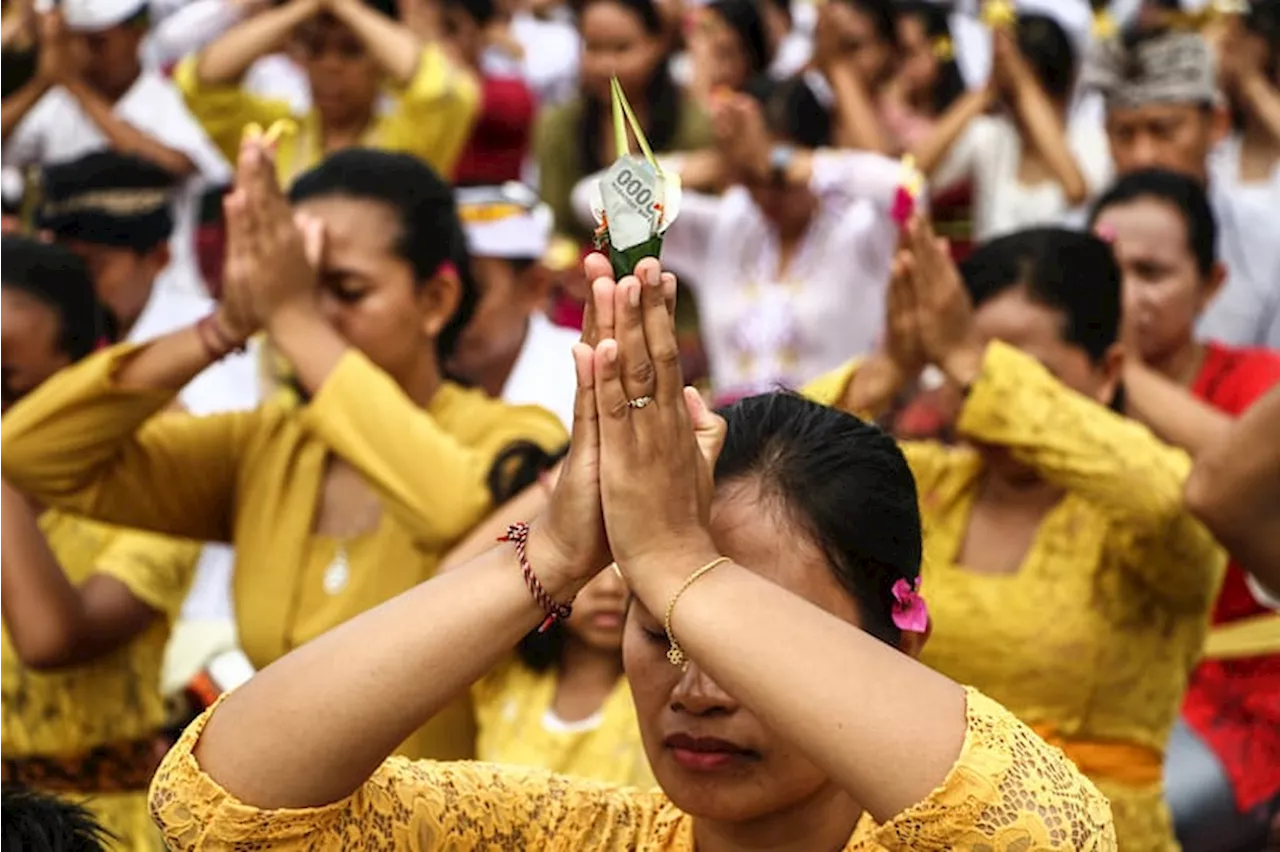 Persembahyangan Hari Raya Kuningan di Palangka Raya