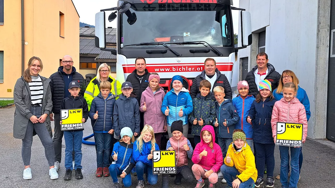 Unternehmen besuchten die Volksschule in Rohrbach mit dem Lkw