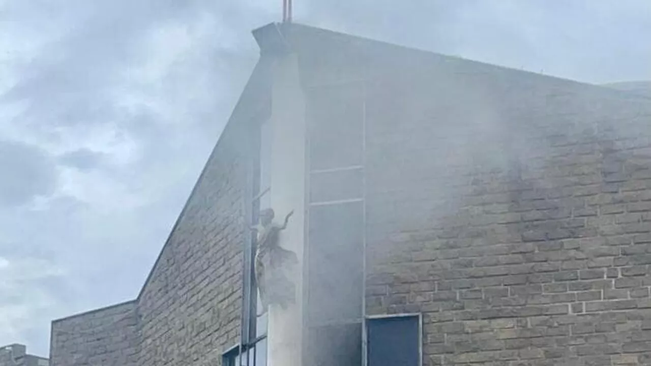 Doppio incendio in chiesa, il parroco: "Atto vandalico che offende Dio"