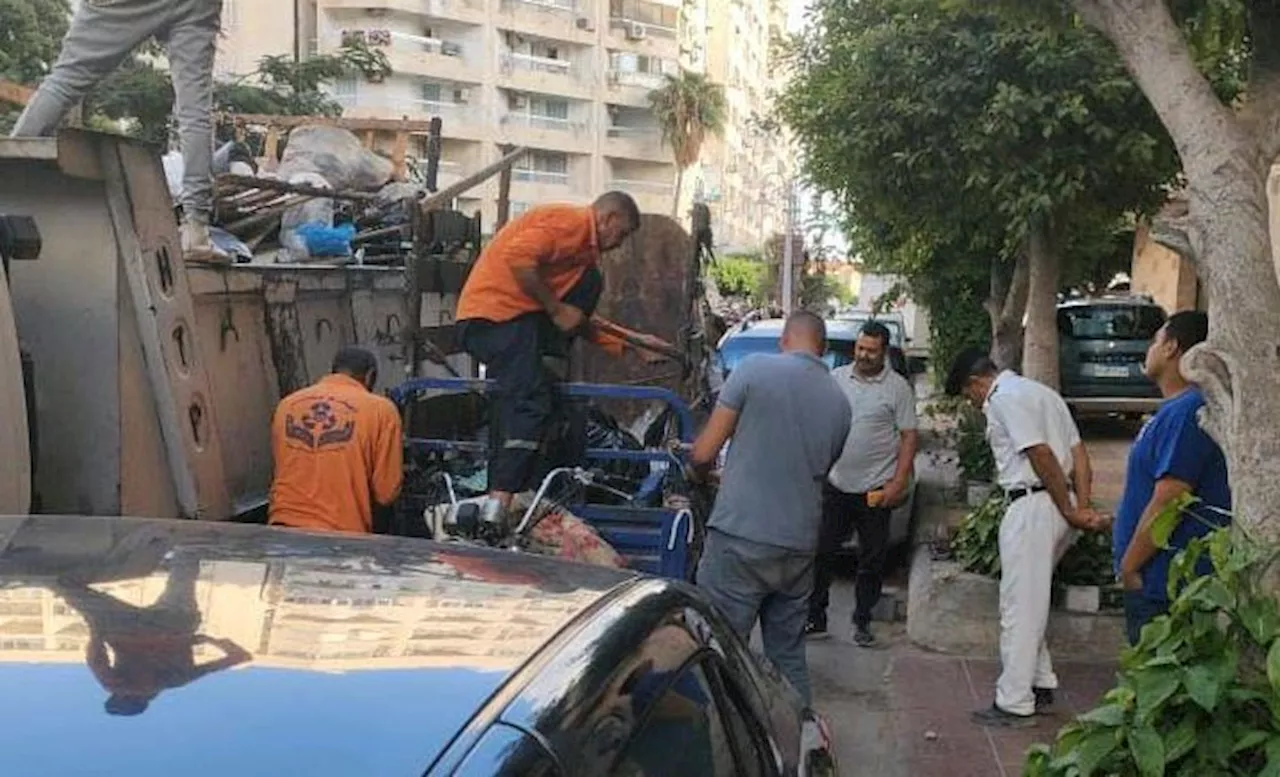 شرطة البيئة والمسطحات تواصل ضبط نباشين القمامة بشوارع الإسكندرية