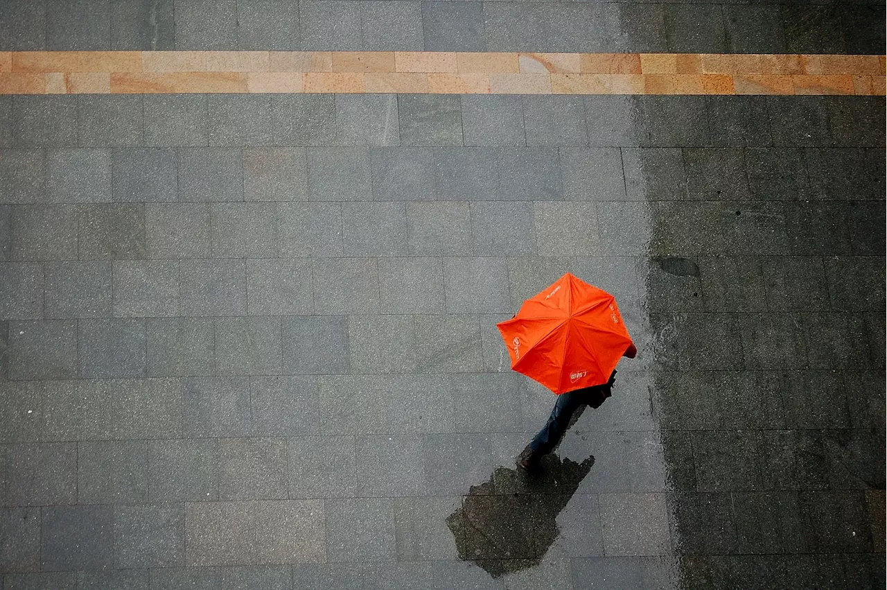 Chuva forte leva IPMA a emitir aviso laranja para quatro distritos no domingo