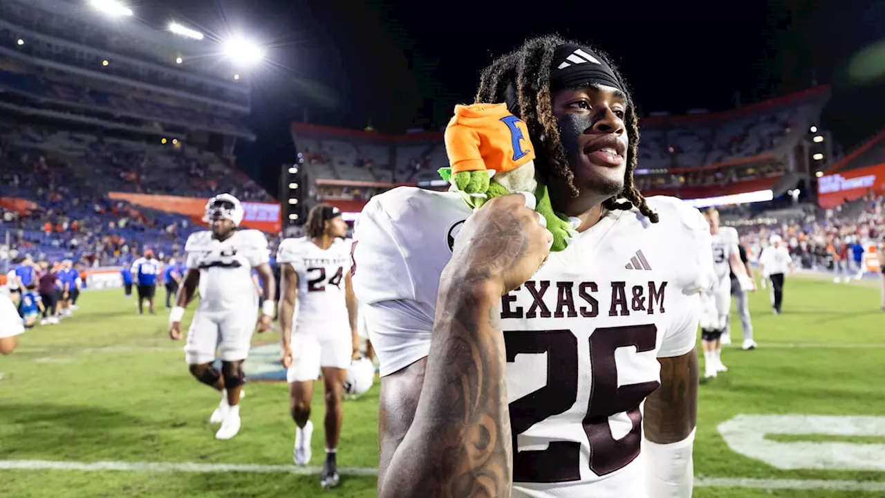 Texas A&M's Will 'The Blanket' Lee Smothers Missouri WR After Mailing Him Blanket