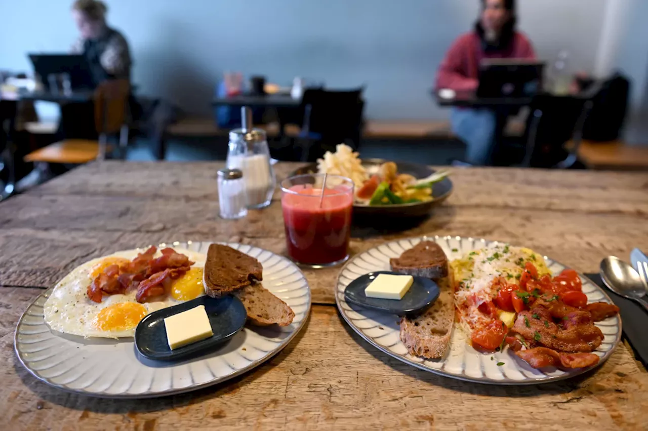 Cafés in München: Abends Drinks und morgens Katerfrühstück in der Loretta Bar