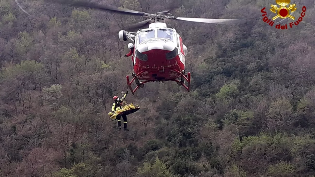 Precipita in un dirupo mentre cerca funghi: morto sul colpo