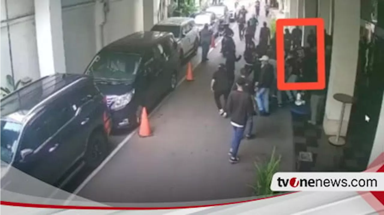 Detik-Detik Puluhan Orang Tak Dikenal Bubarkan Paksa Acara Diskusi di Kemang, Satpam Hotel Dikeroyok