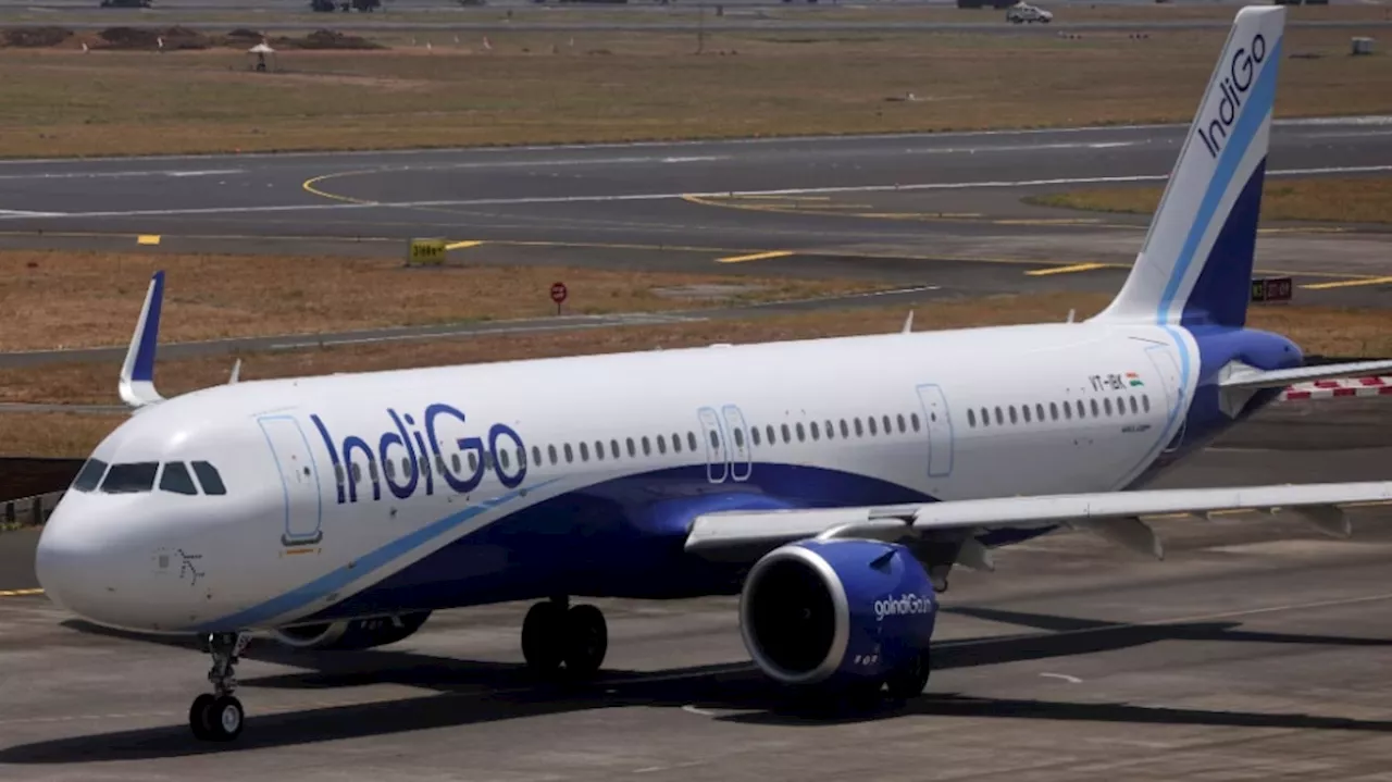 Indigo Airlines: దేశవ్యాప్తంగా ఉన్న ఇండిగో సేవల్లో సాంకేతికలోపం.. ప్రయాణికుల తీవ్ర ఇబ్బందులు..