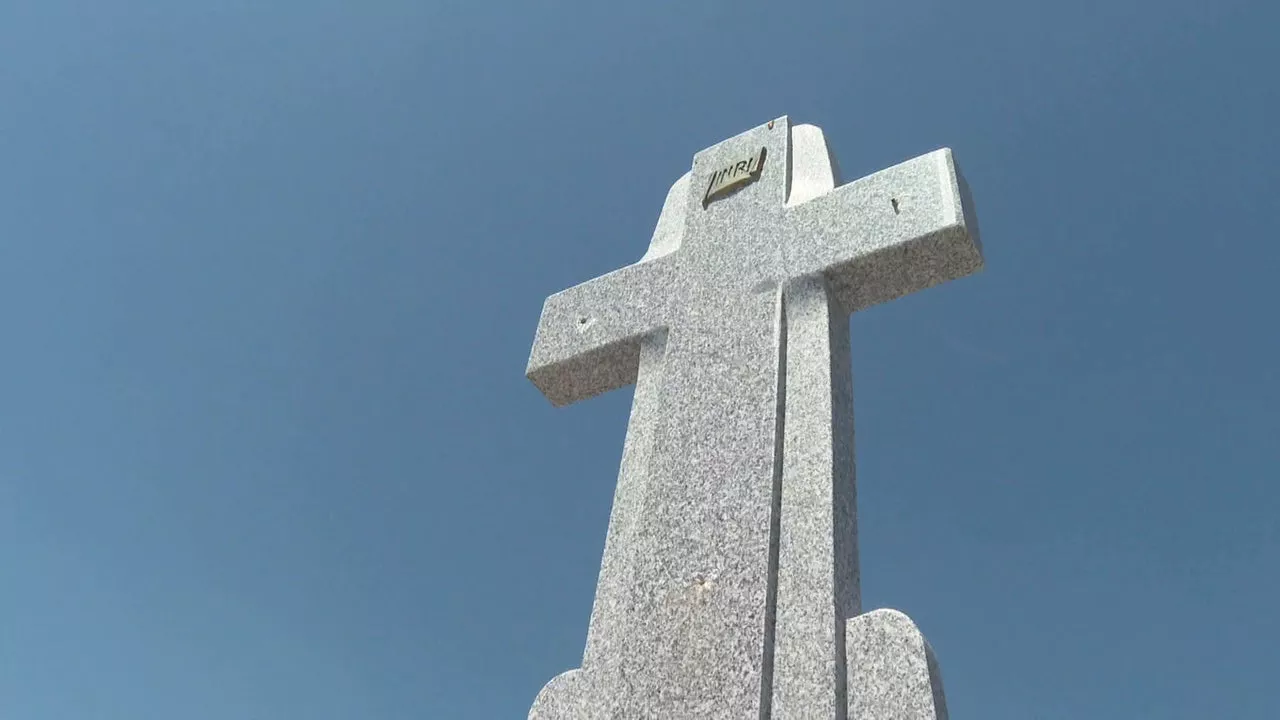 Una familia de Sant Vicenç de Montalt, Barcelona, se encuentra el nicho ocupado al ir enterrar a su padre