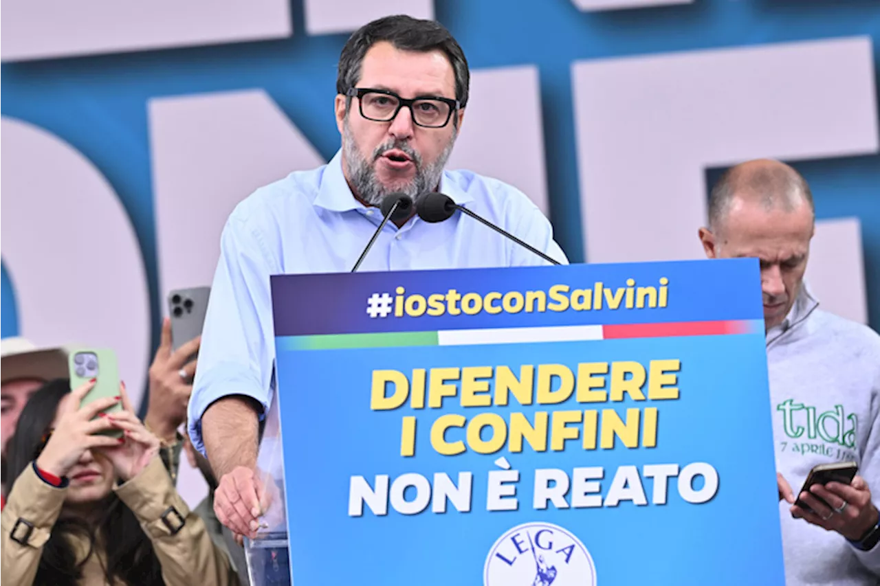 Salvini parla a Pontida, poi foto con alleati stranieri