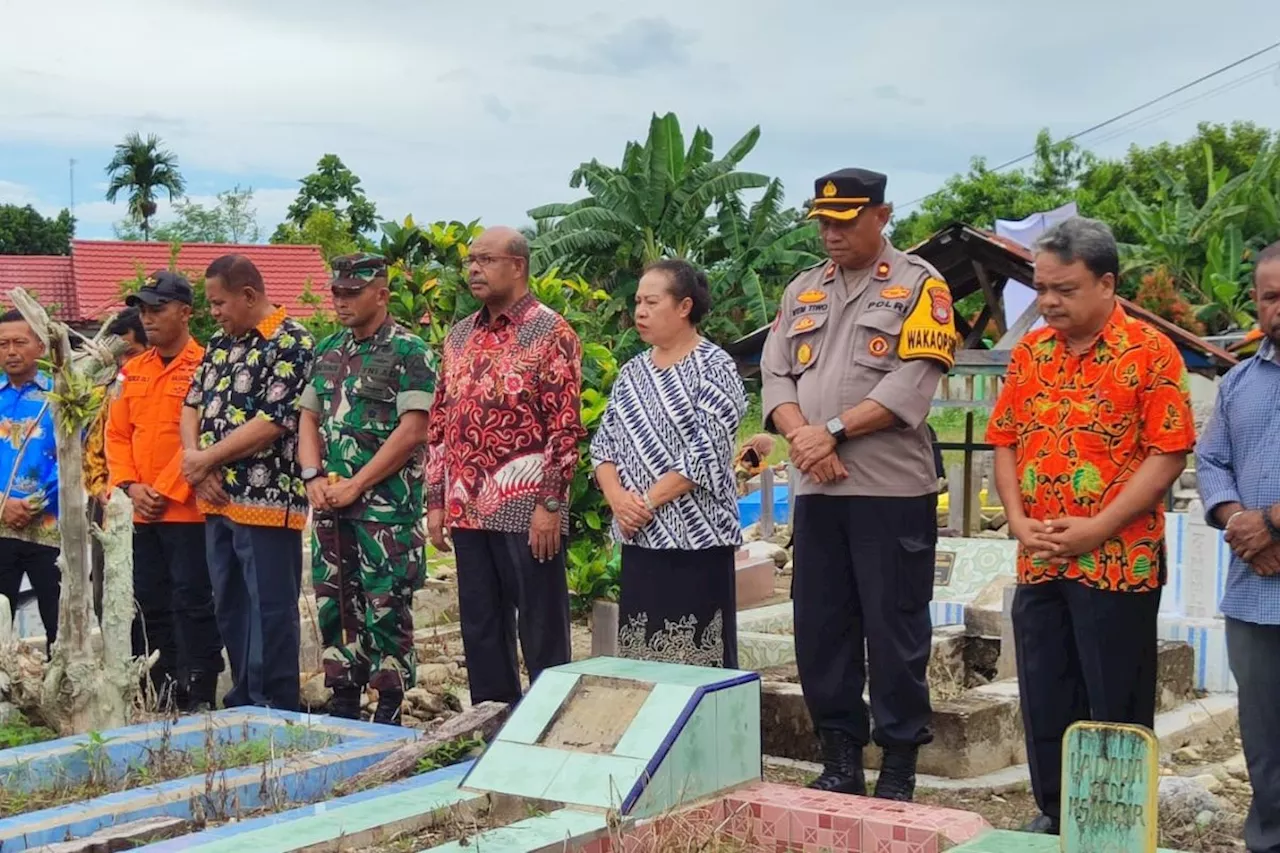 Pjs Bupati Teluk Wondama Berikan Motivasi Keluarga Korban Banjir Bandang Wasior