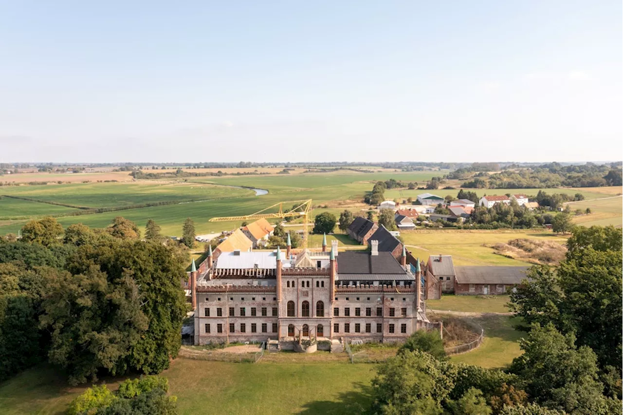 Berliner Architekten retten Schloss Broock in Mecklenburg-Vorpommern vor dem Verfall