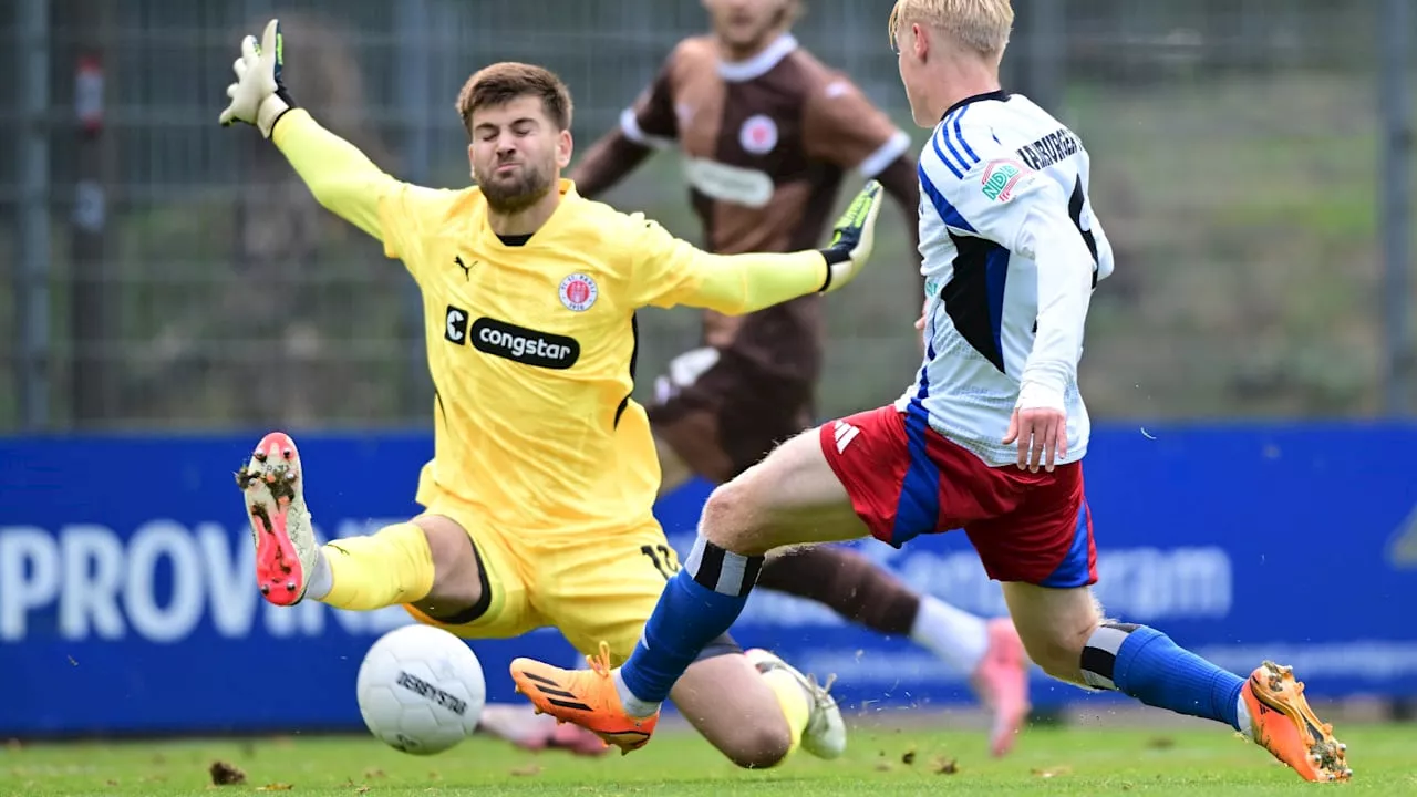 FC St. Pauli: Torwart Ben Voll muss beim Mini-Derby gegen den HSV ins Krankenhaus