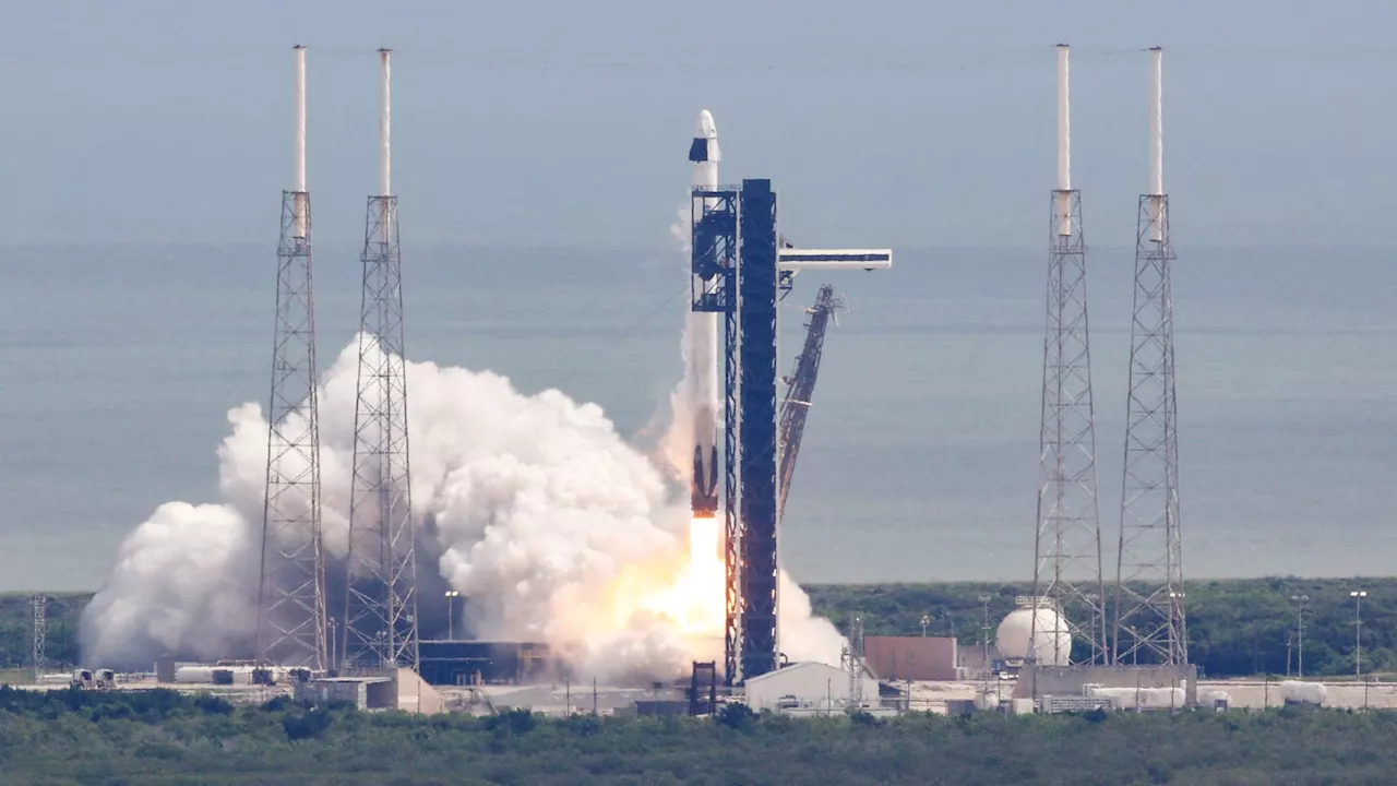 FAA authorizes SpaceX Falcon 9 vehicle for Monday flight