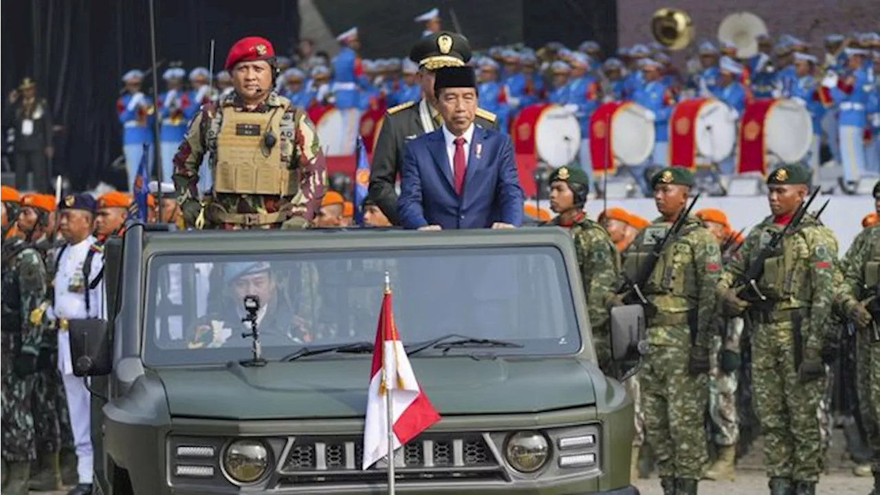 Foto Sepekan: Dentuman Rudal Iran - HUT ke-79 TNI