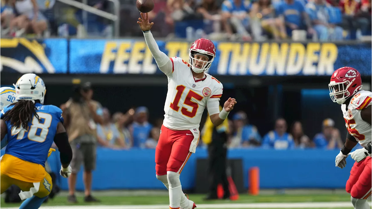 Saints vs Chiefs Picks & Predictions for MNF: Mahomes Makes Due