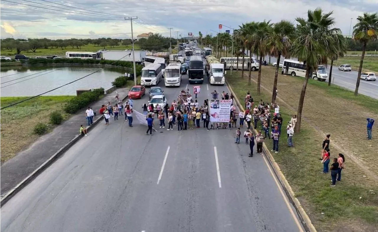 Familiares de Desaparecidos Bloquean Carretera Reynosa-Monterrey